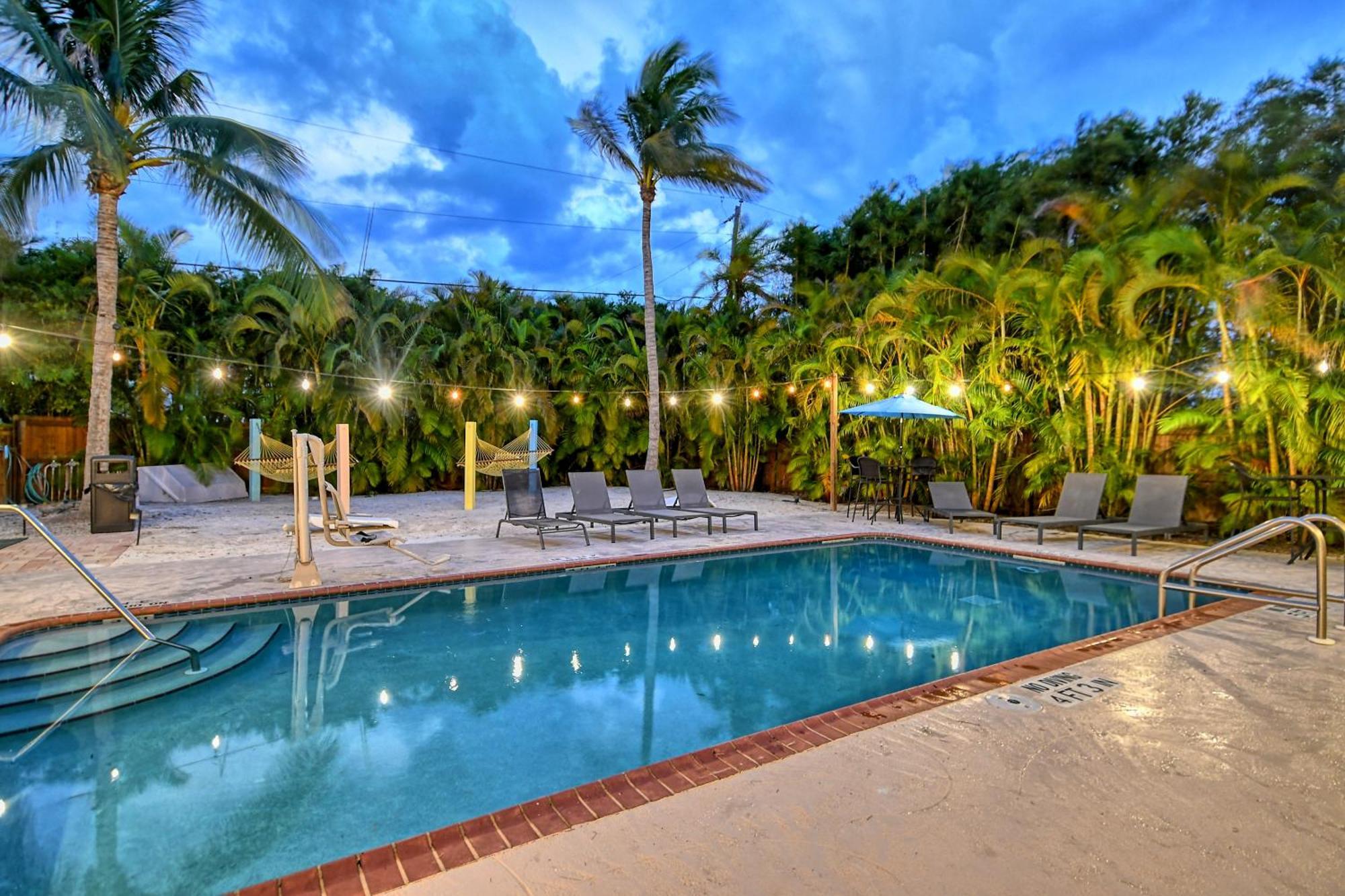 Siesta Key Palms Resort Sarasota Exterior photo